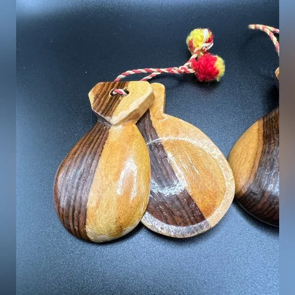 vintage Mexico wood castanets! Made from high-quality materials - Picture 2 of 8